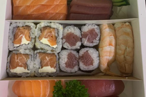 Sushi Gil serve criações com peixe fresco em clima familiar na Cobal do  Humaitá; leia a crítica