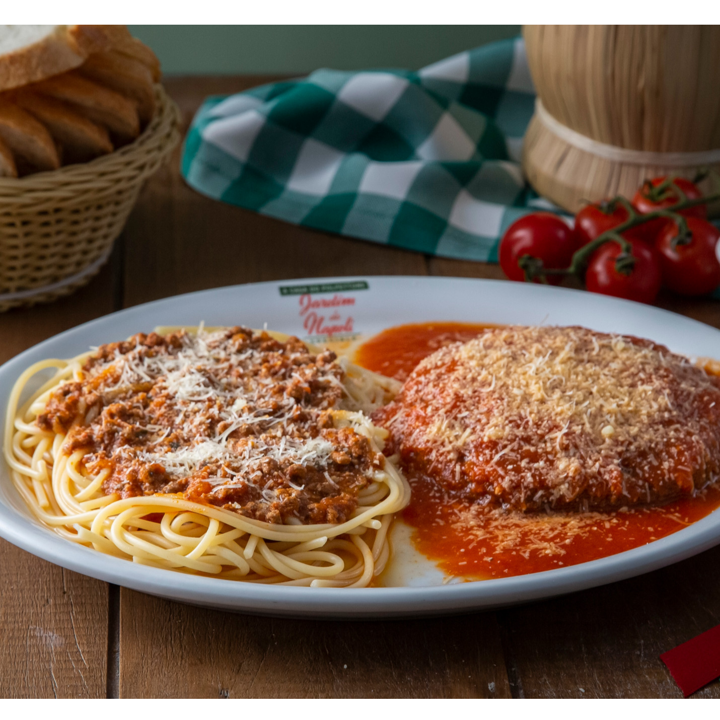 SANTA PASTA - A Melhor massa fresca, preparada na hora com o molho de sua  preferência